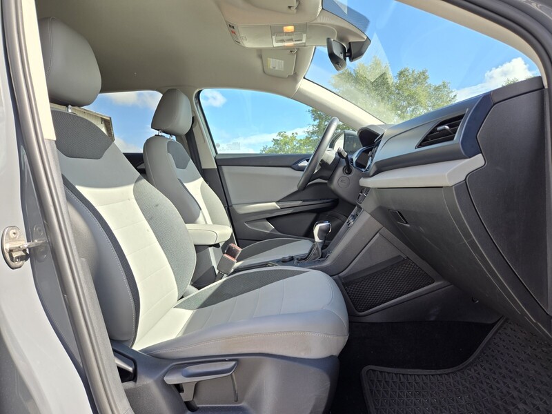 2022 Volkswagen Taos SE photo 17