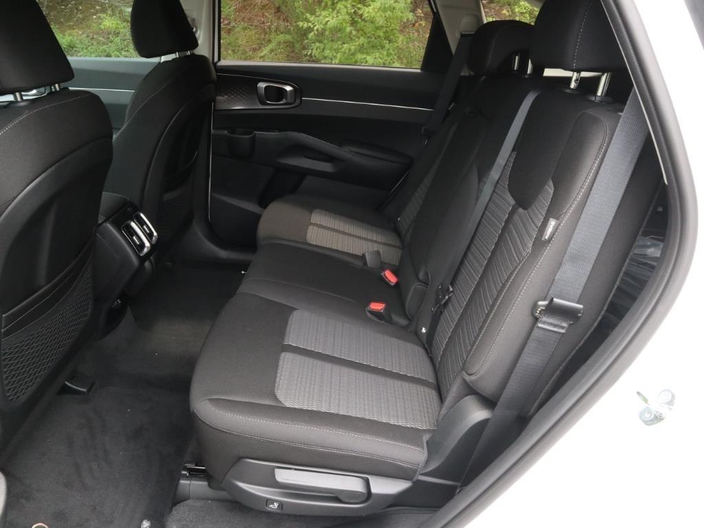 2025 Kia Sorento LX photo 4
