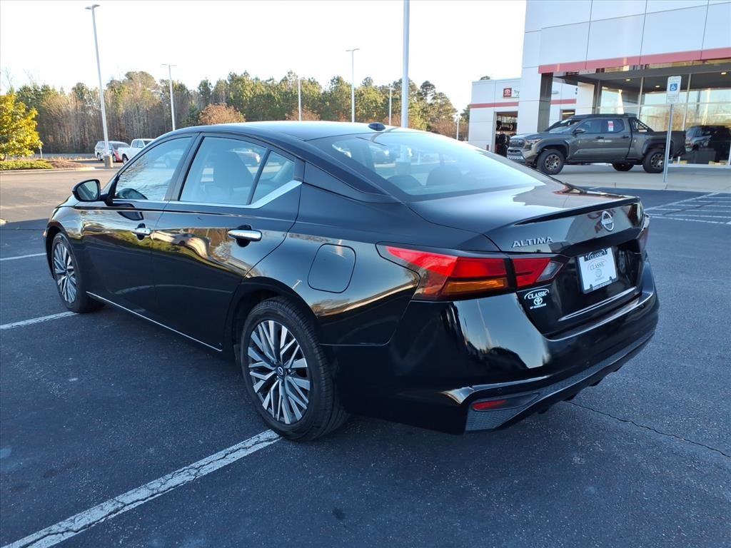 2023 Nissan Altima 2.5 SV photo 3
