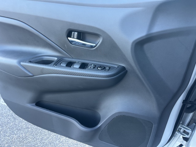 2025 Nissan Versa SV photo 6
