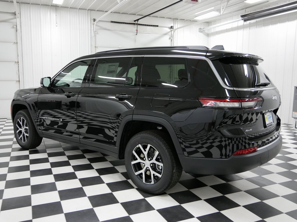 2025 Jeep Grand Cherokee Limited photo 3