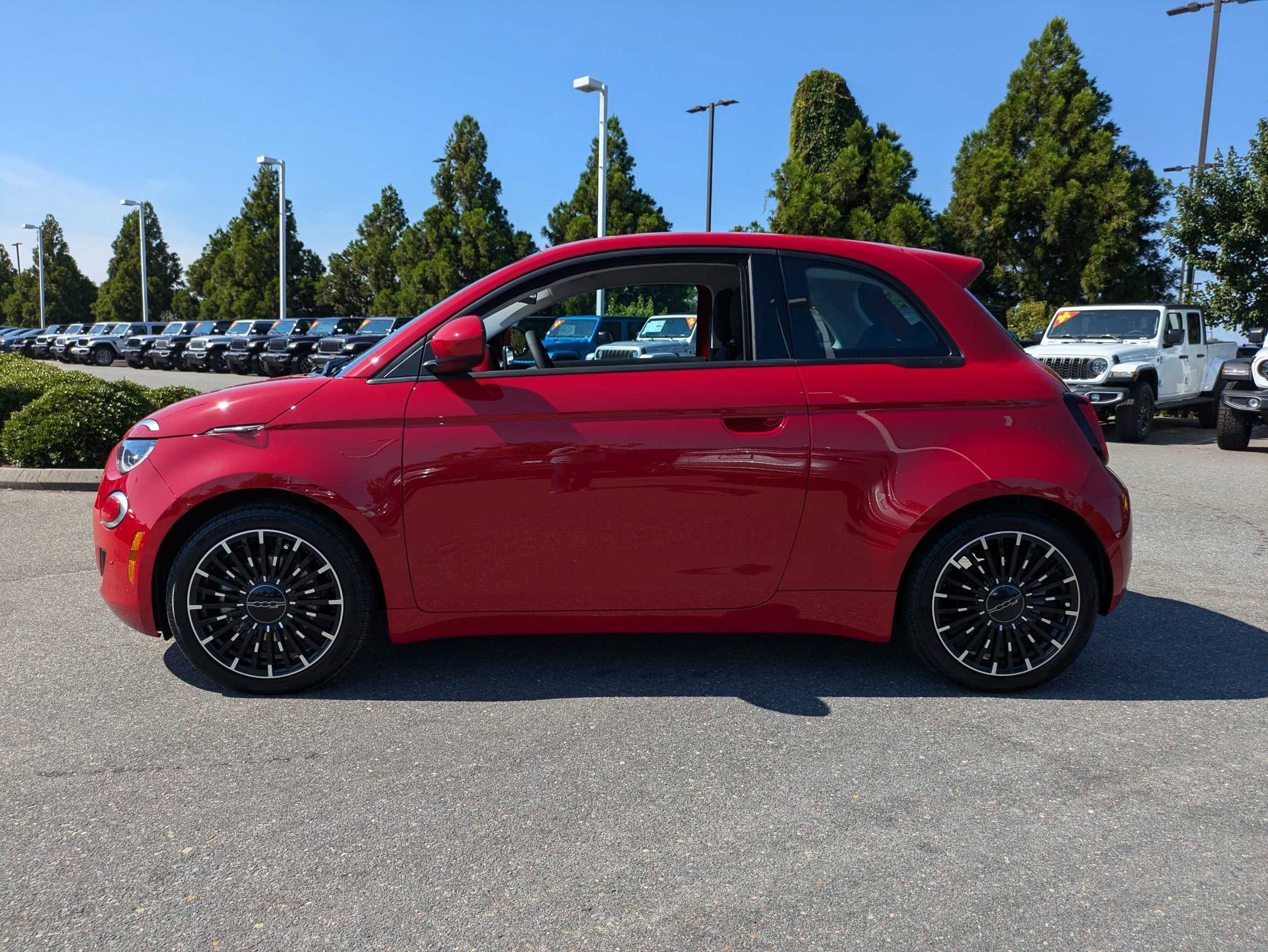 2024 Fiat 500e Red photo 20