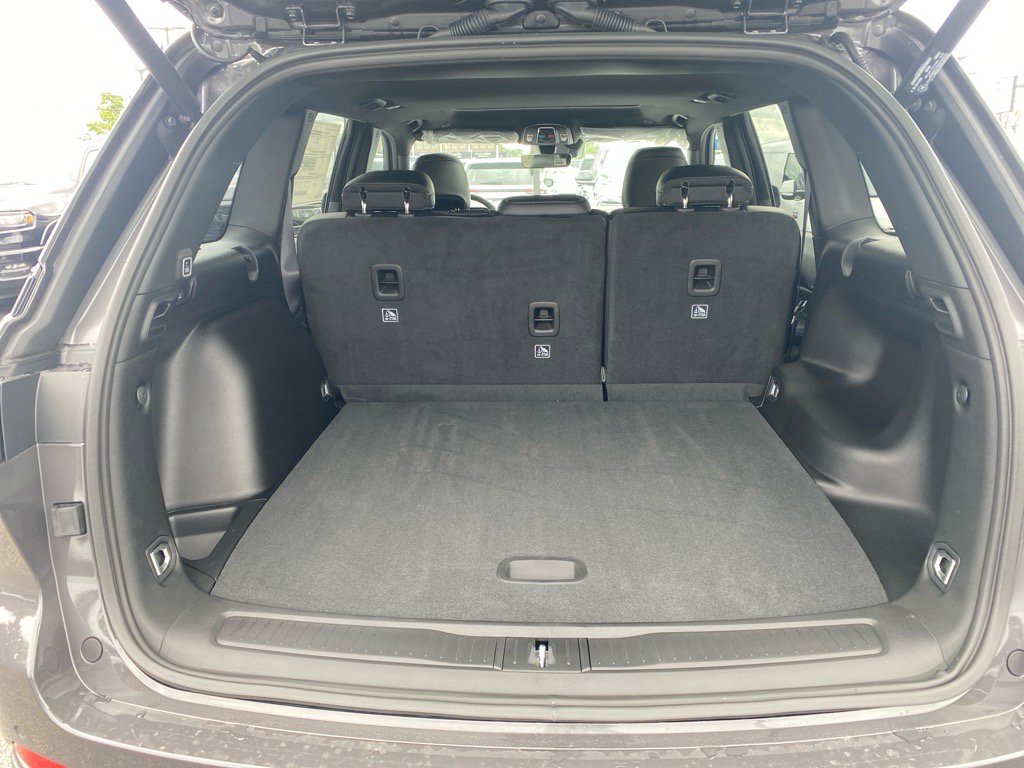 2025 Jeep Grand Cherokee Altitude photo 2