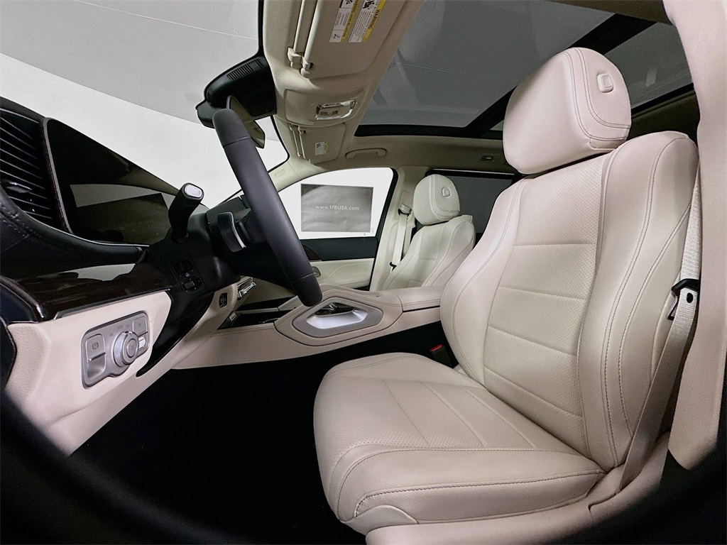 2026 Mercedes Benz GLS 450 4MATIC photo 15