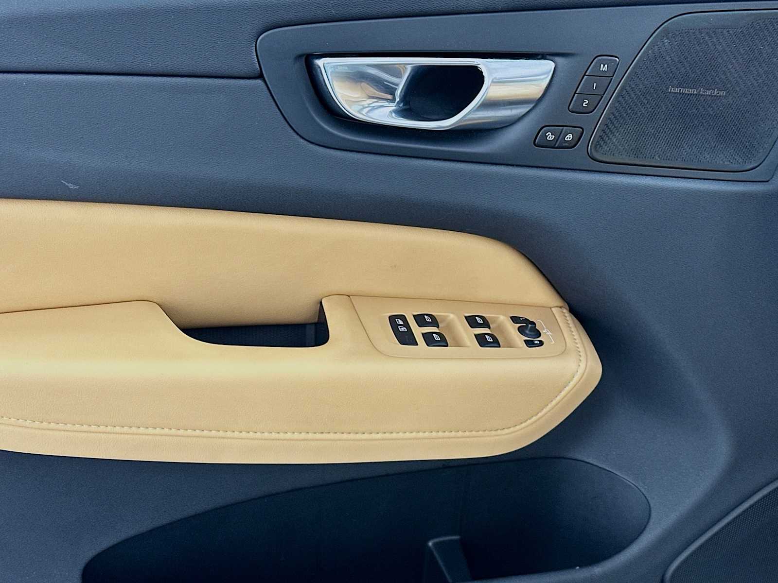 2022 Volvo XC60 Inscription photo 14
