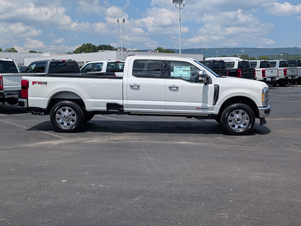 2025 Ford F-350 Lariat photo 3
