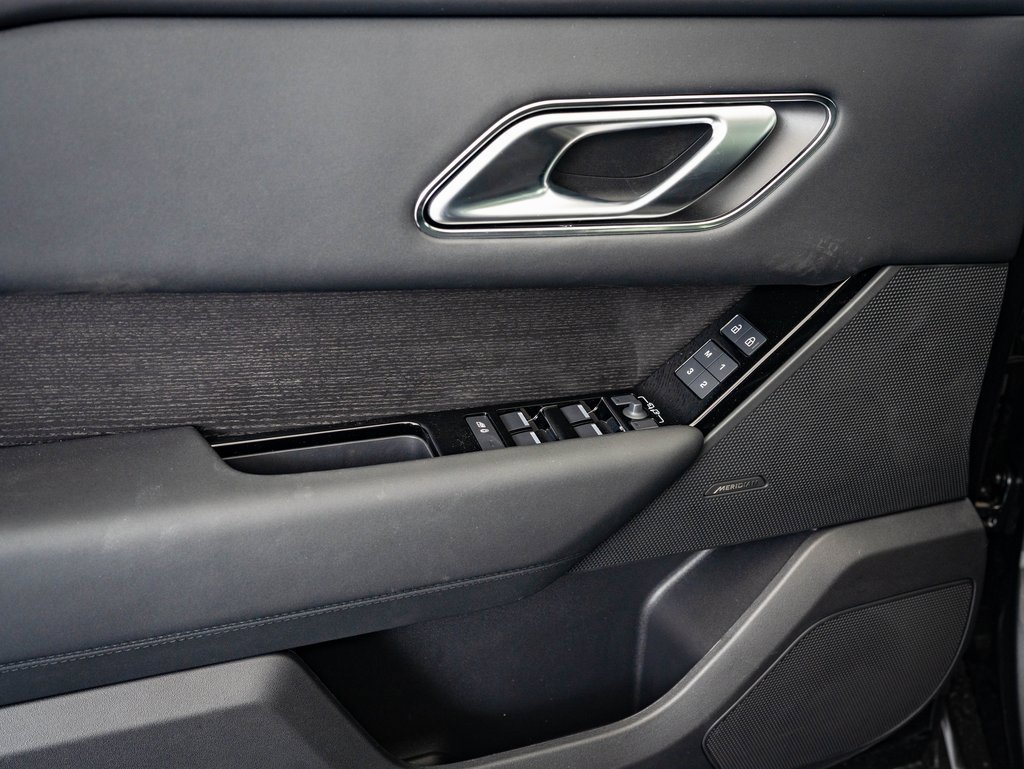 2026 Land Rover Range Rover Velar SE photo 22