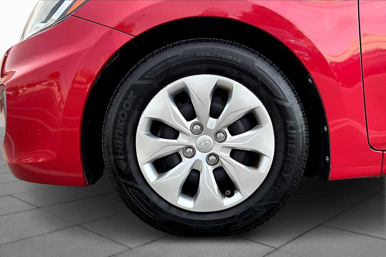 2016 Hyundai Accent SE photo 9
