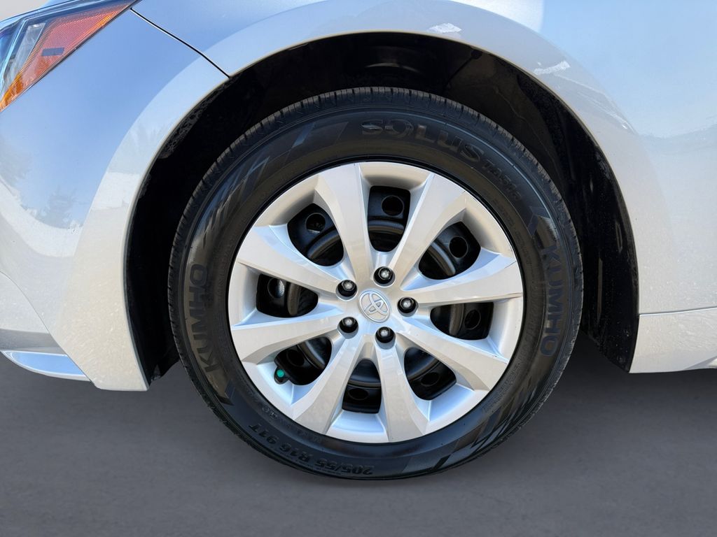 2024 Toyota Corolla LE photo 9