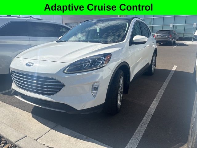 2022 Ford Escape Titanium photo 3