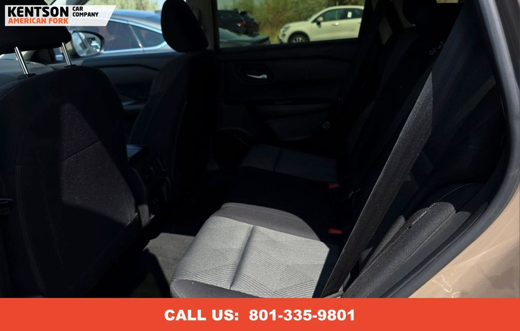 2024 Nissan Rogue SV photo 4
