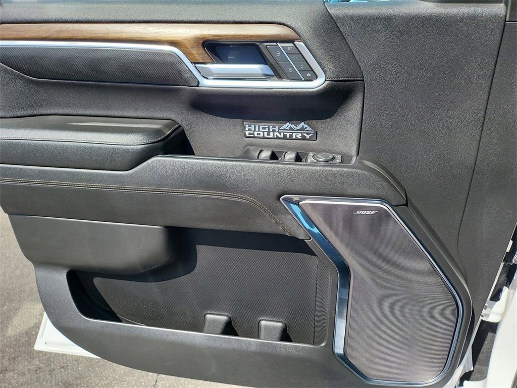 2022 Chevrolet Silverado 1500 High Country photo 3