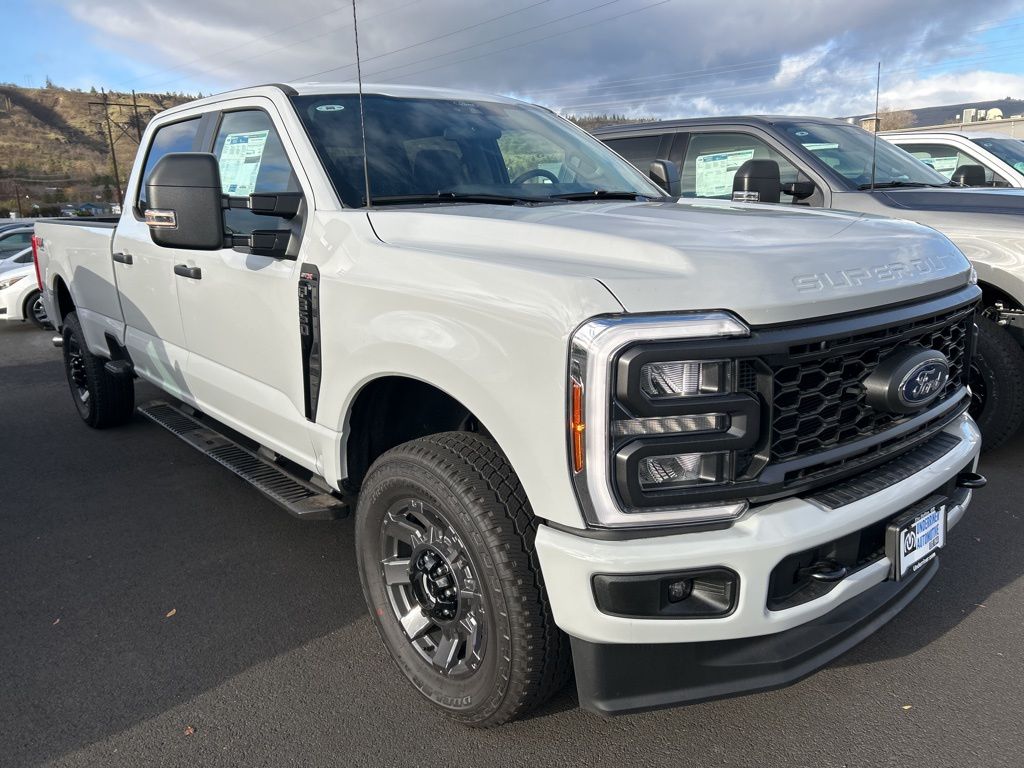 2026 Ford F-350 Super Duty XL's photo