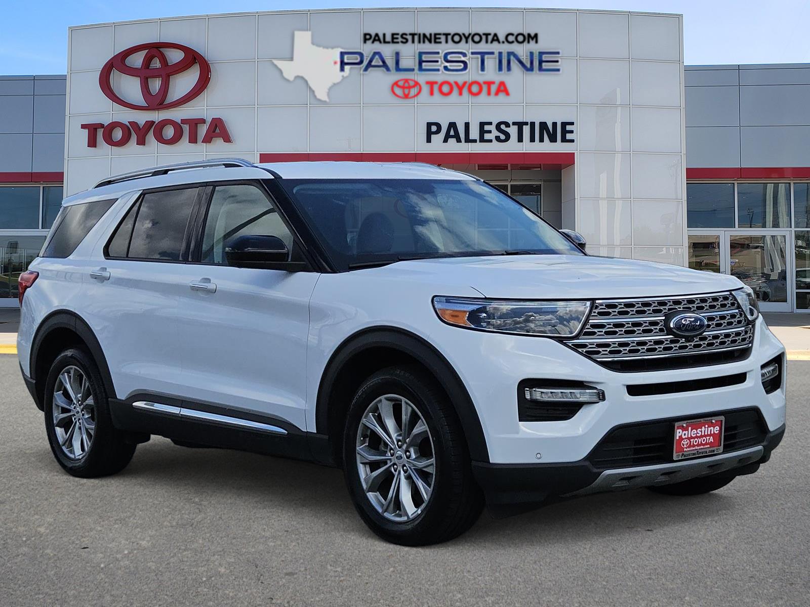 2023 Ford Explorer Limited's photo