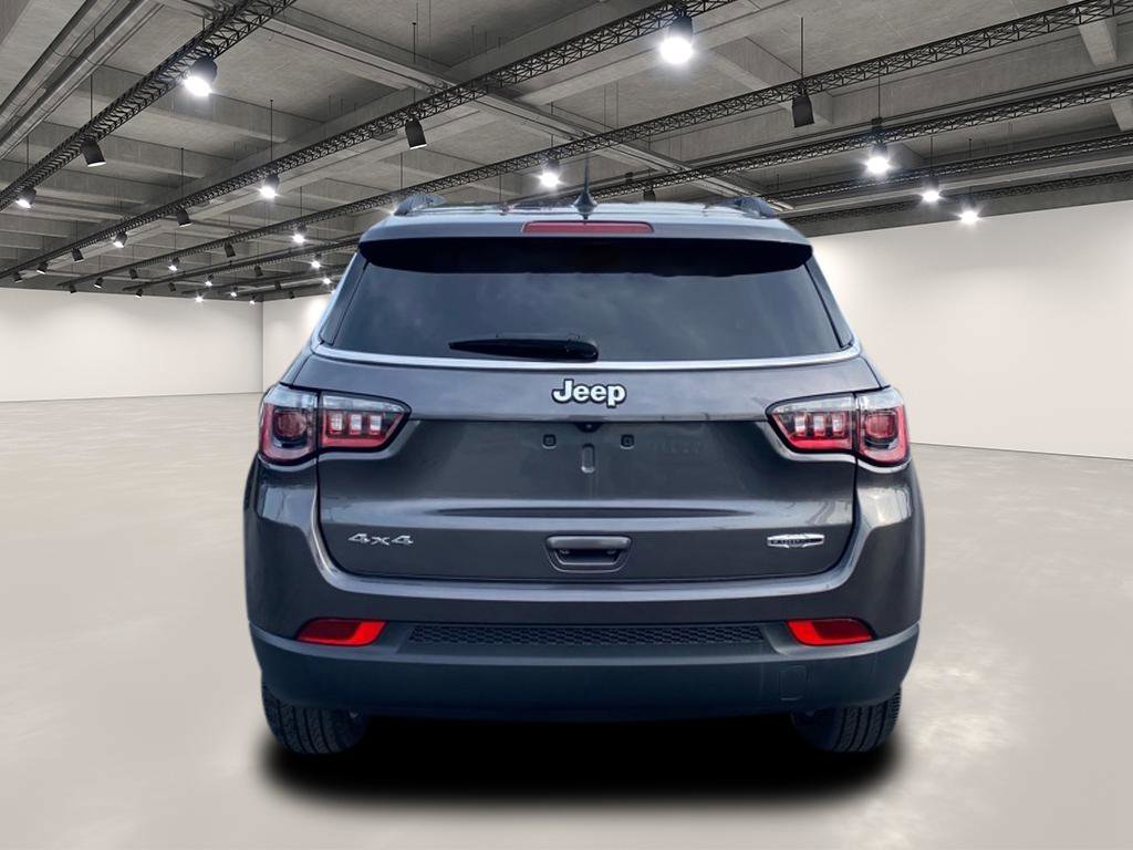 2022 Jeep Compass Latitude Lux photo 5