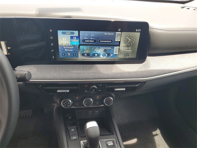 2025 Nissan Kicks SV photo 4