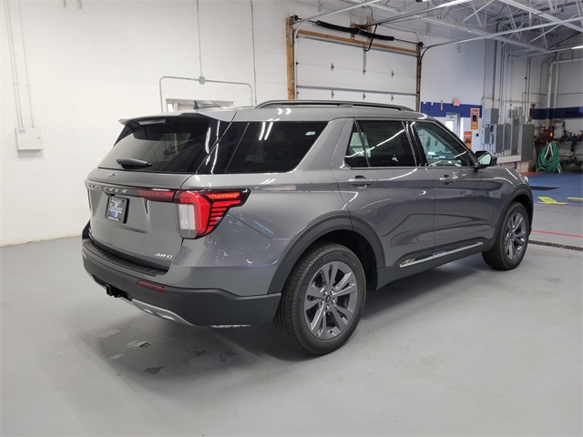 2025 Ford Explorer photo 3