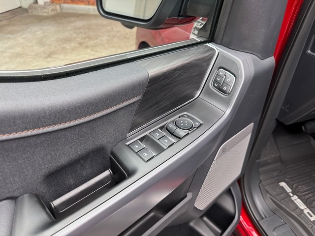 2025 Ford F-150 Lariat photo 10