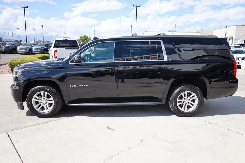 2020 Chevrolet Suburban LT photo 3