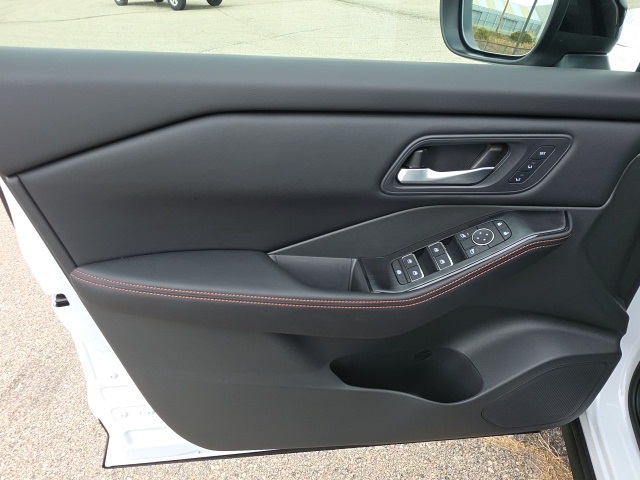 2026 Nissan Rogue SV photo 16