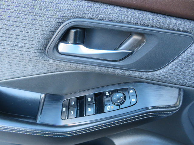 2021 Nissan Rogue SV photo 18