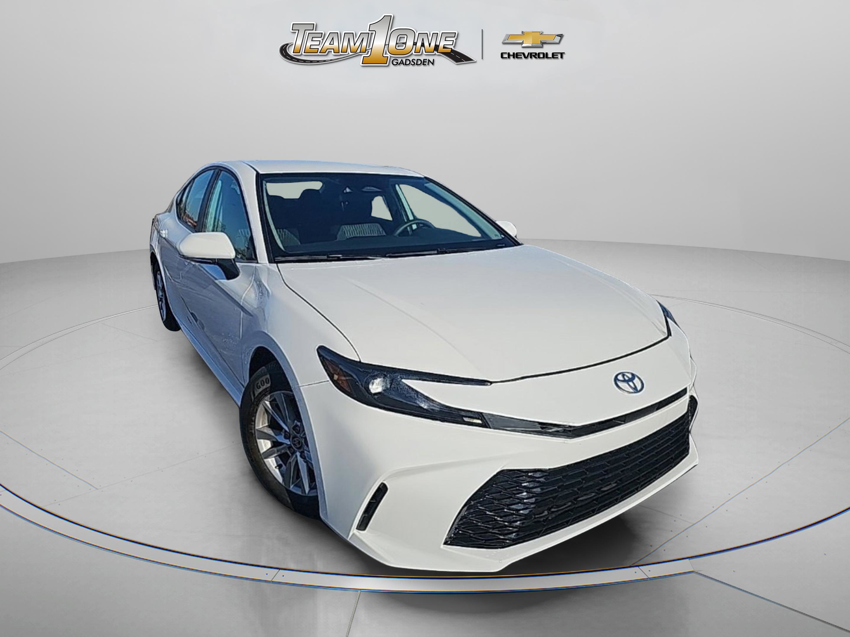 2025 Toyota Camry LE's photo