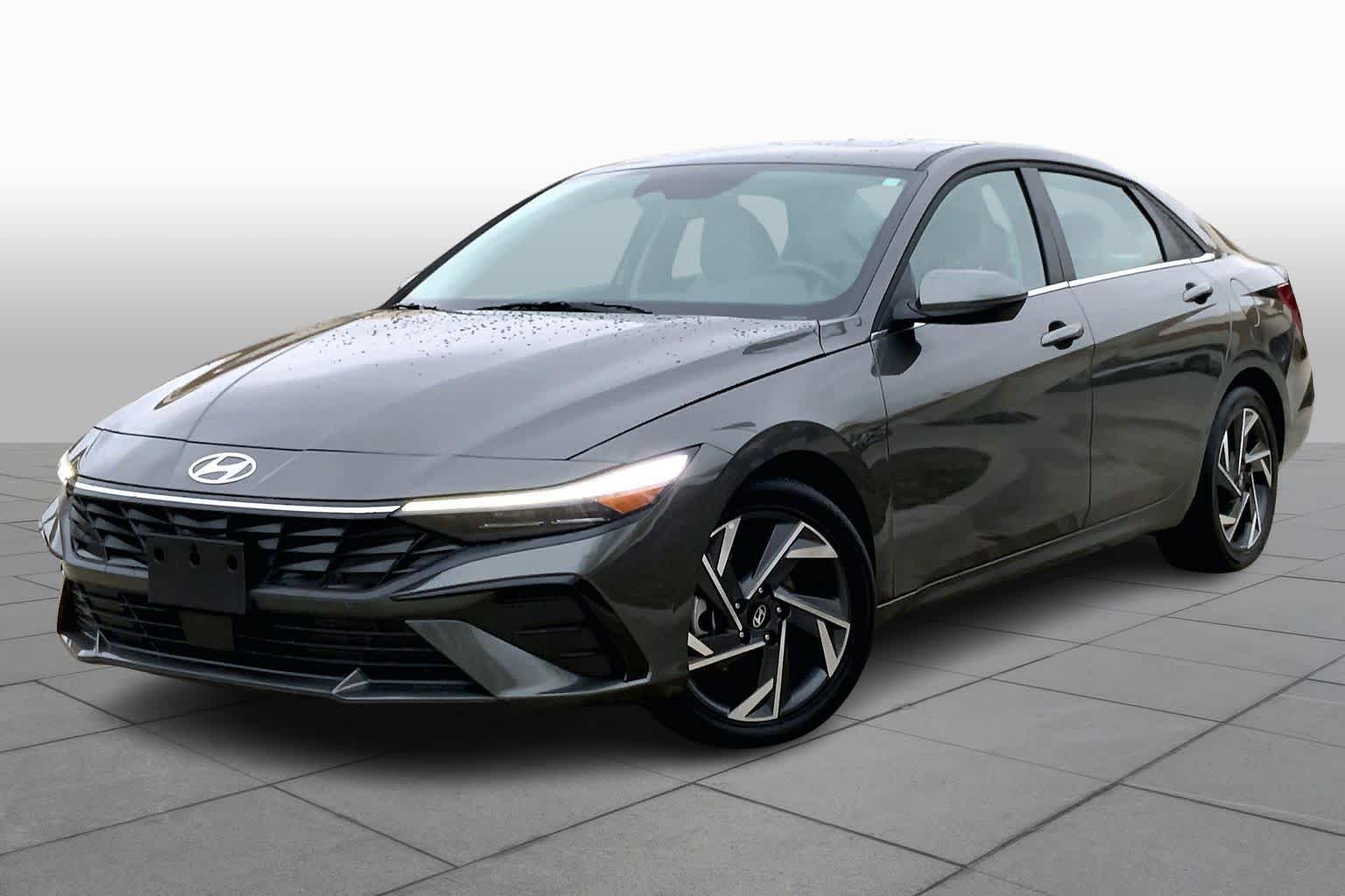 2025 Hyundai Elantra Limited's photo