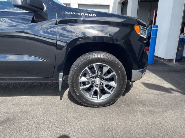 2023 Chevrolet Silverado 1500 LT photo 9