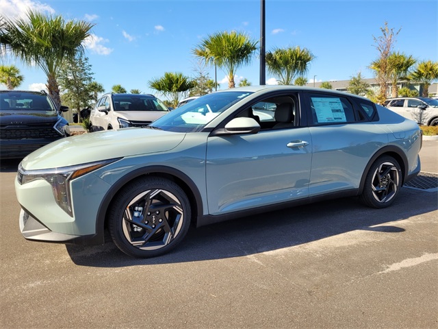 2025 Kia K4 EX photo 2