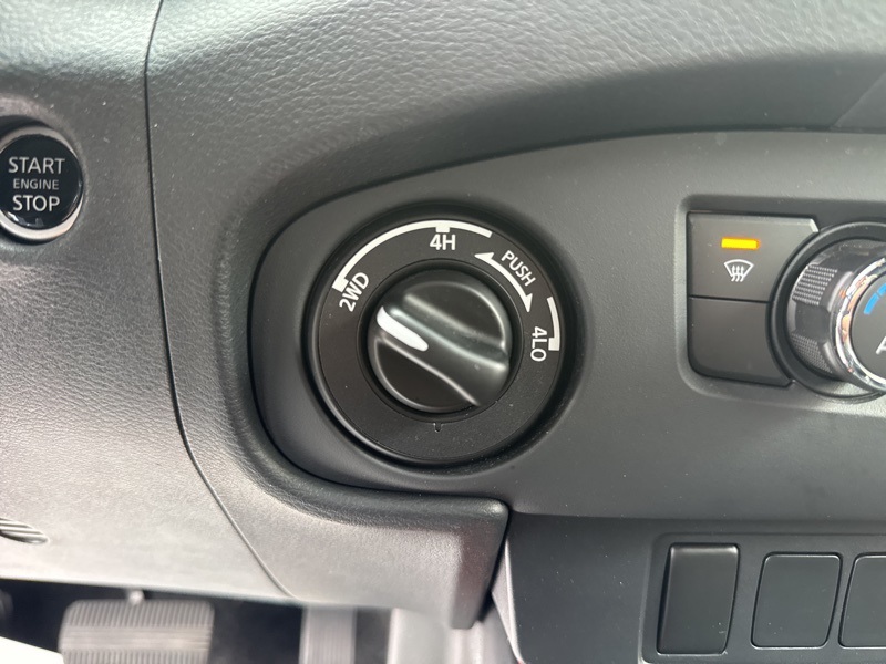 2023 Nissan Frontier PRO-4X Crew Cab photo 12
