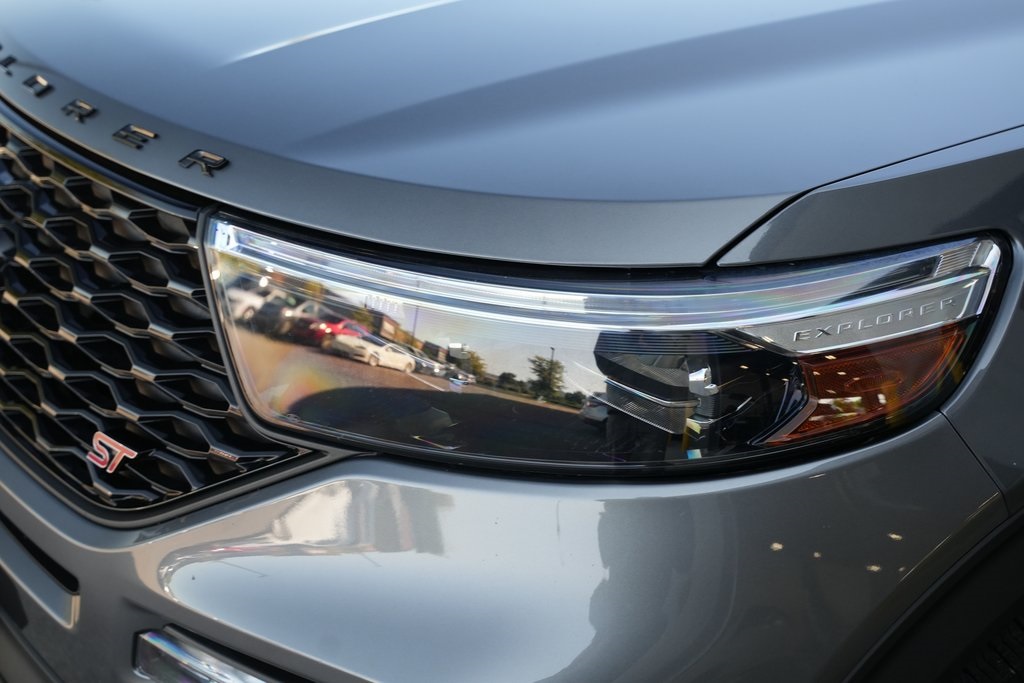 2022 Ford Explorer ST photo 4