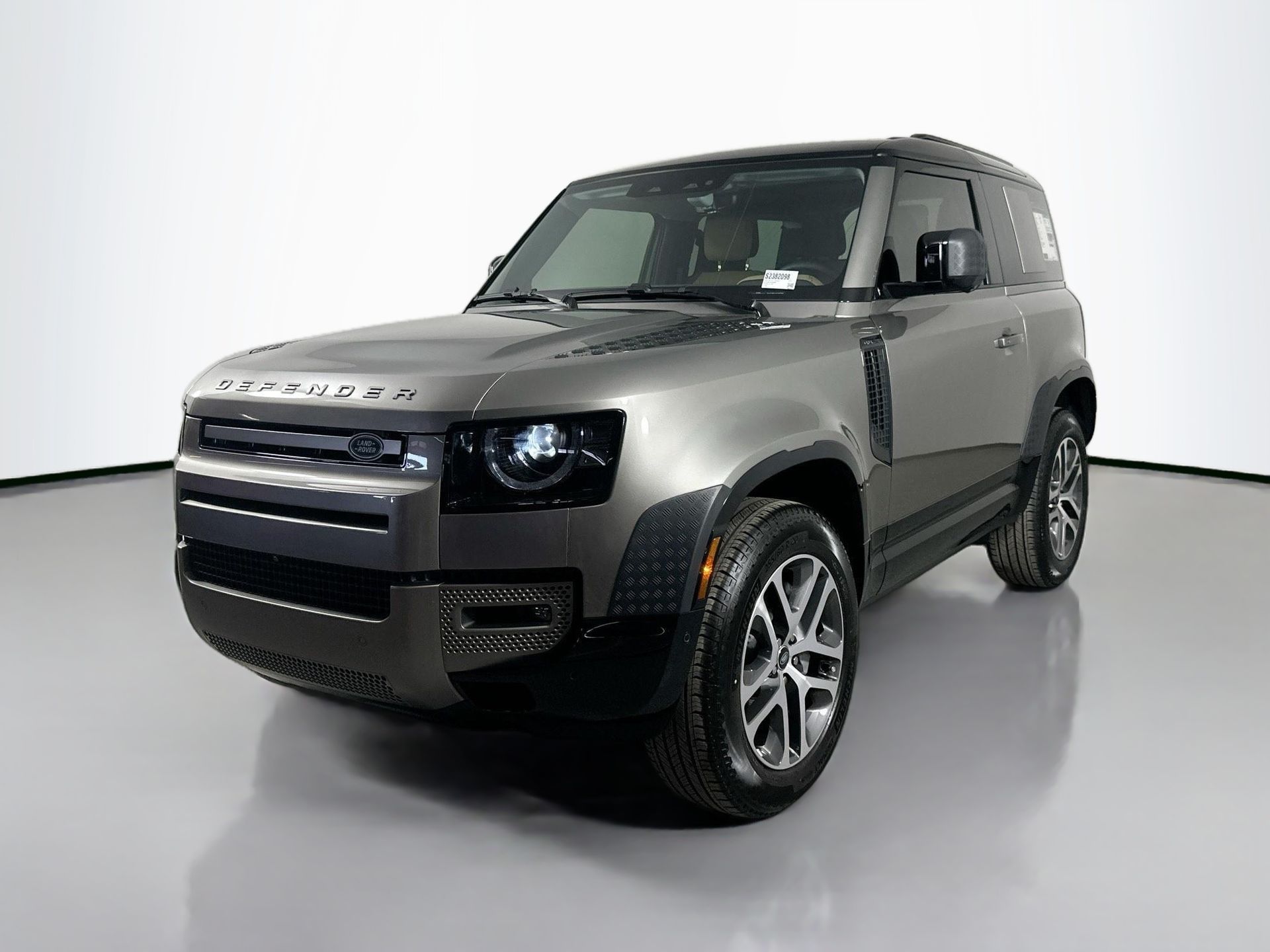 2025 Land Rover Defender X-Dynamic SE's photo