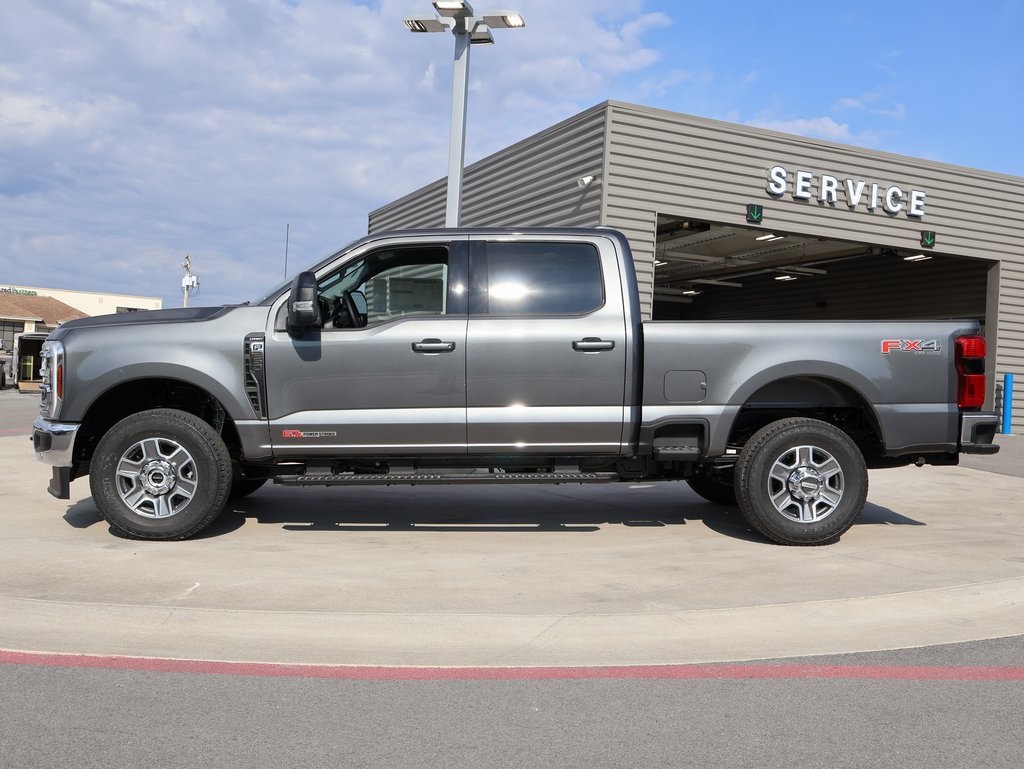 2026 Ford F-250 Lariat photo 2