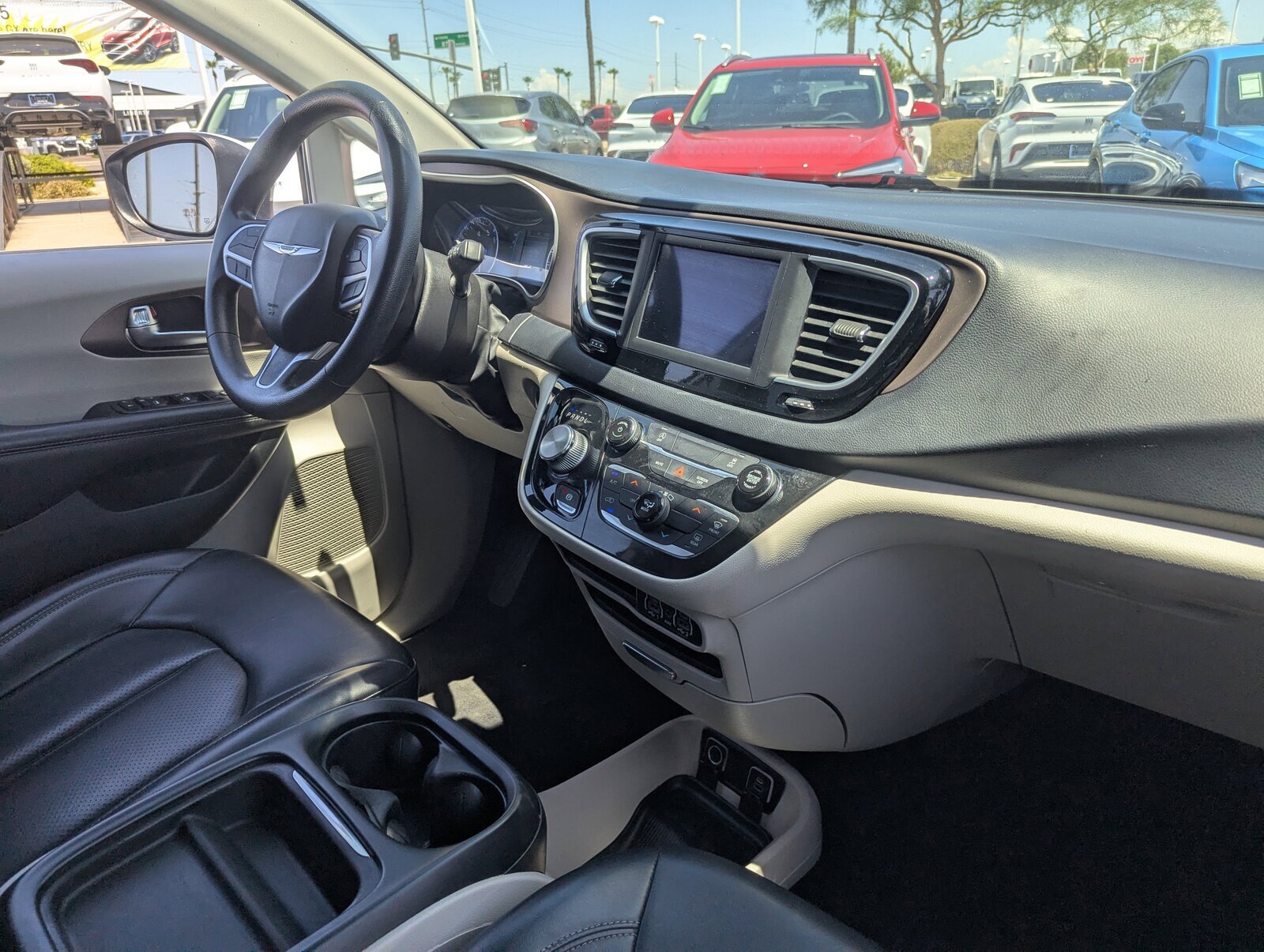 2021 Chrysler Voyager LXi photo 10