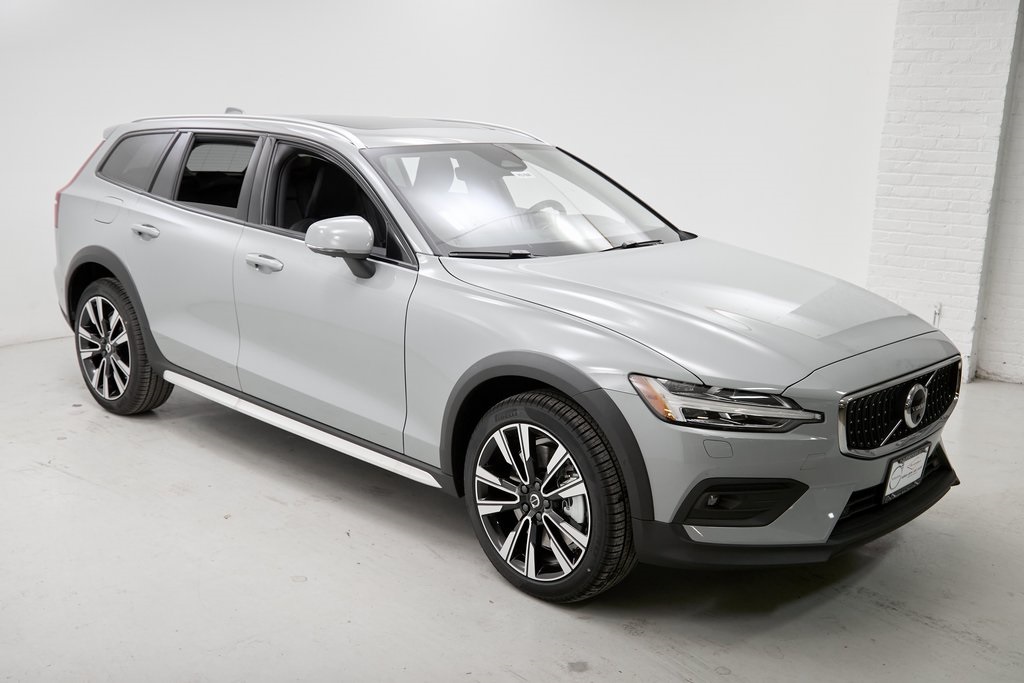2026 VOLVO V60CC - Image 3