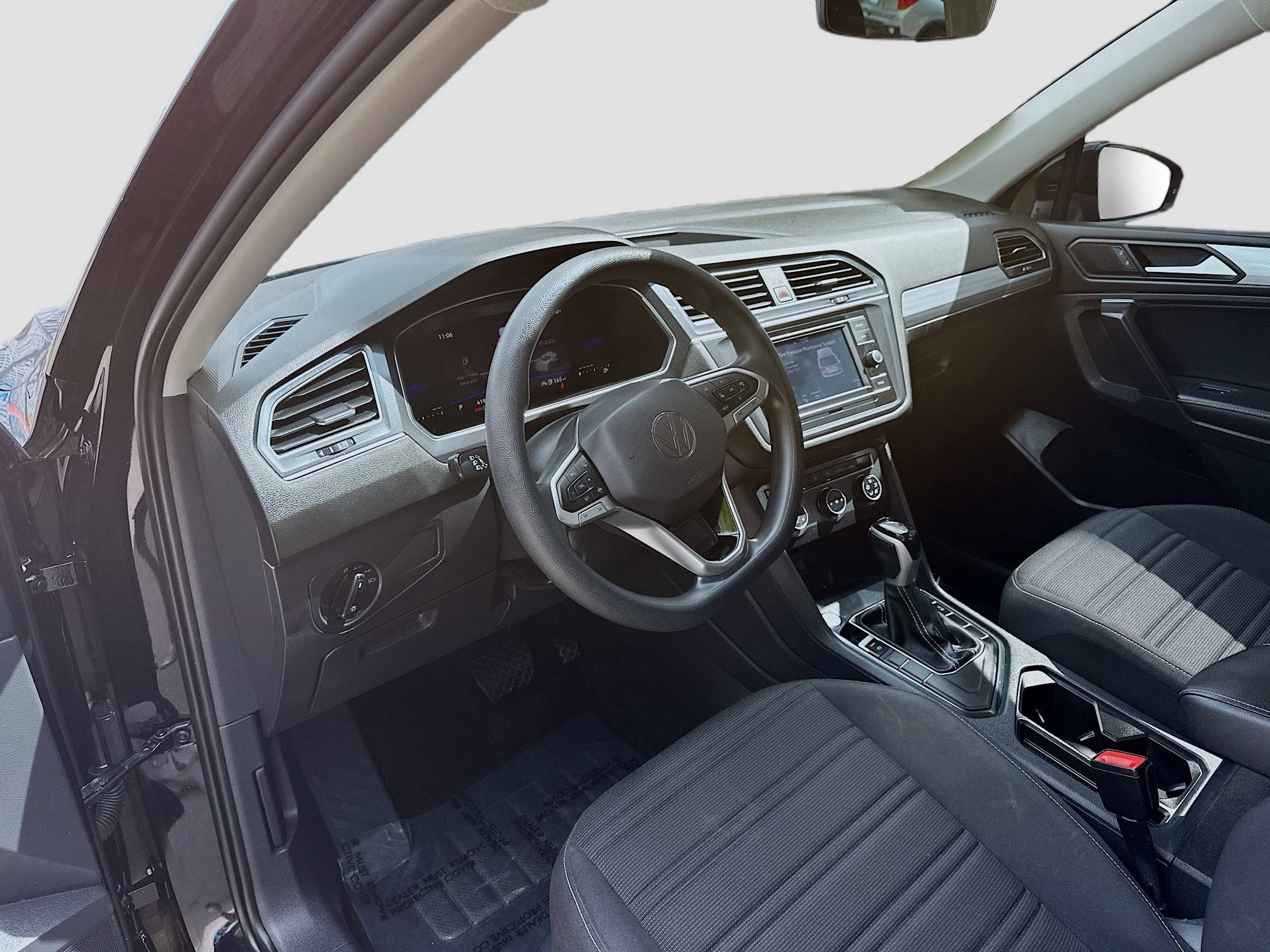 2023 Volkswagen Tiguan S photo 3