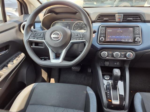 2023 Nissan Versa SV photo 4