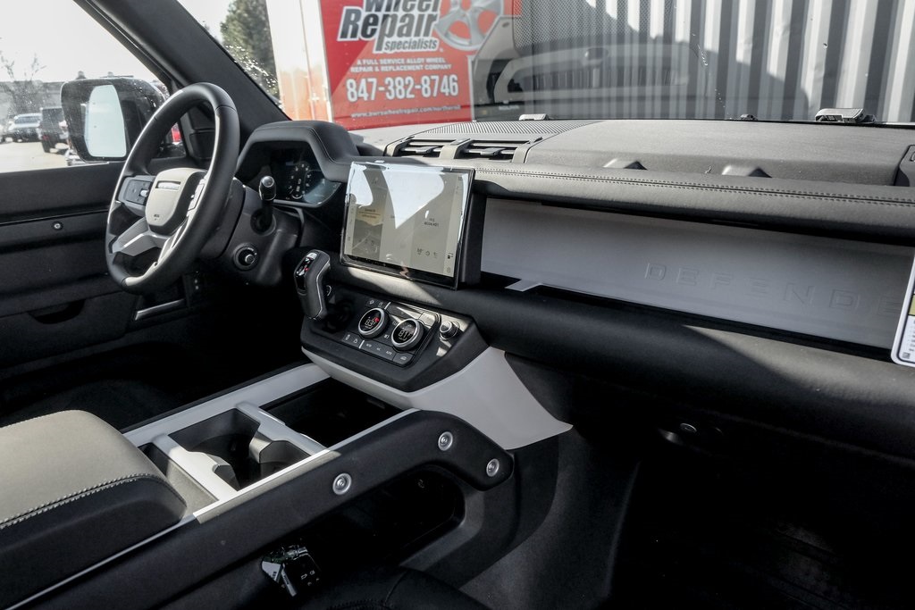 2025 Land Rover Defender 110 S photo 19