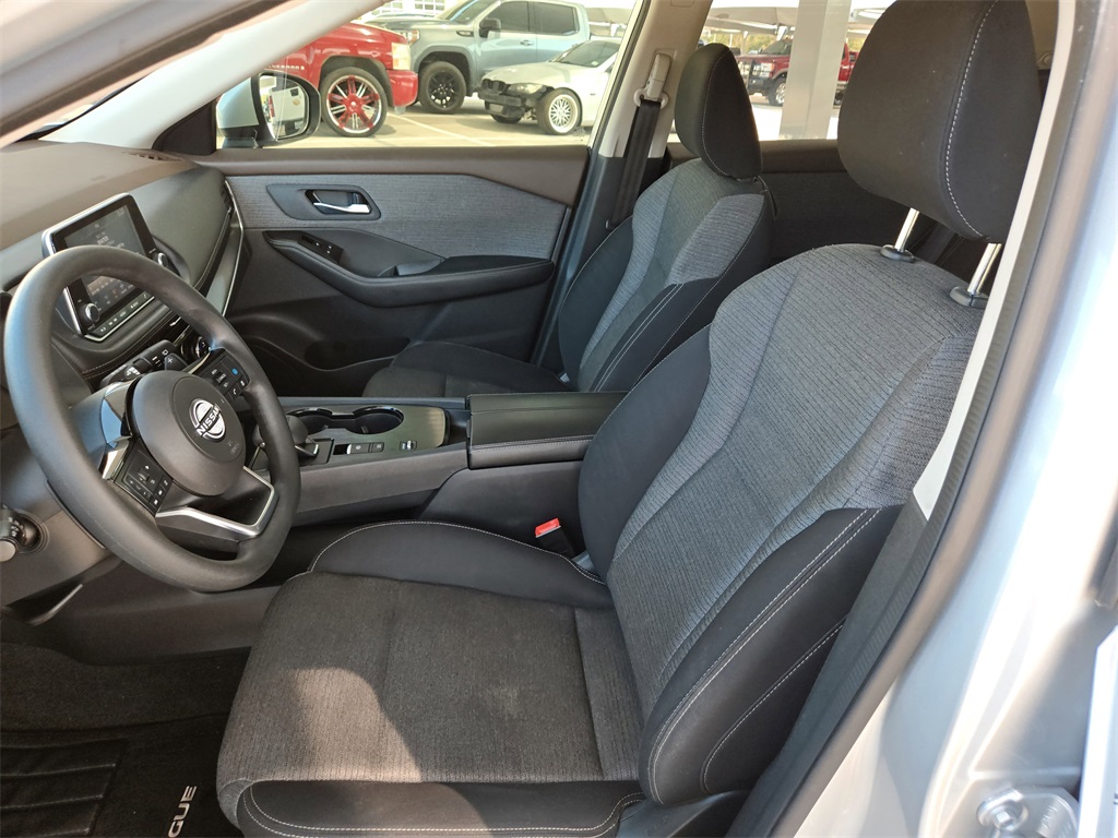 2022 Nissan Rogue SV photo 25