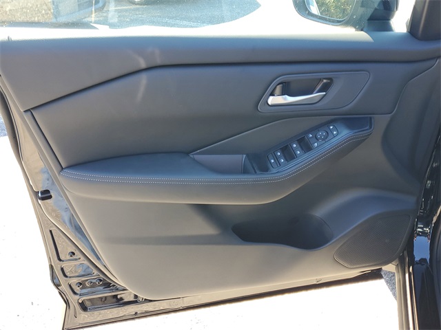 2026 Nissan Rogue SV photo 4