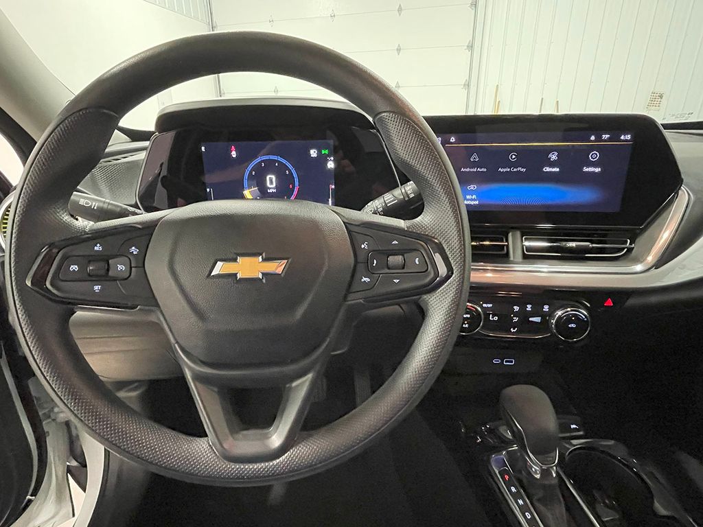 2024 Chevrolet Trax LT photo 21