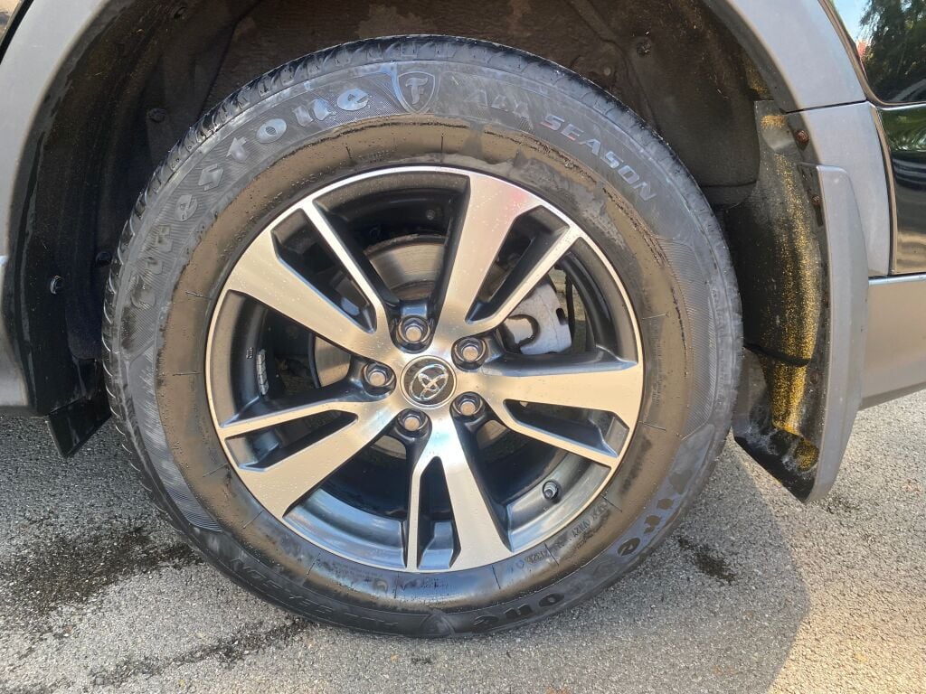 2018 Toyota RAV4 XLE photo 24
