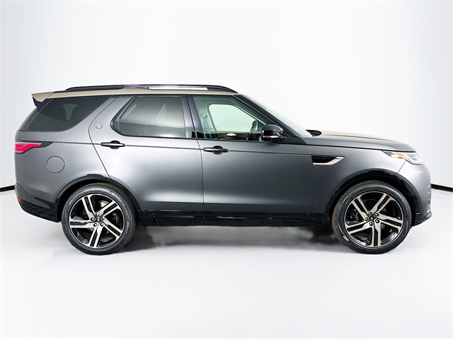 2026 Land Rover Discovery photo 4