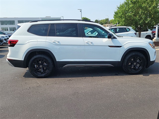 2025 Volkswagen Atlas Peak Edition SE photo 5