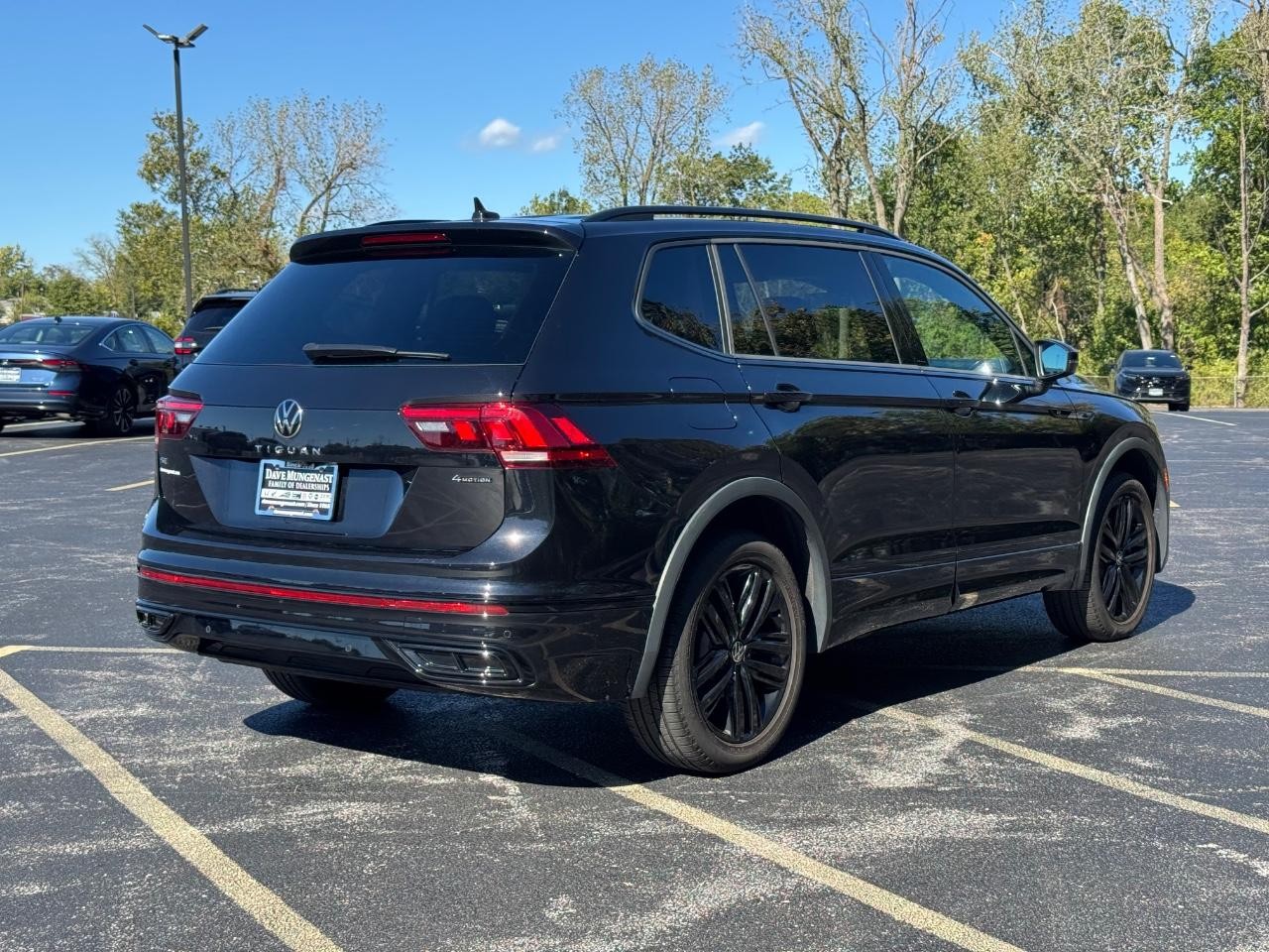 2022 Volkswagen Tiguan SE R-Line Black photo 2