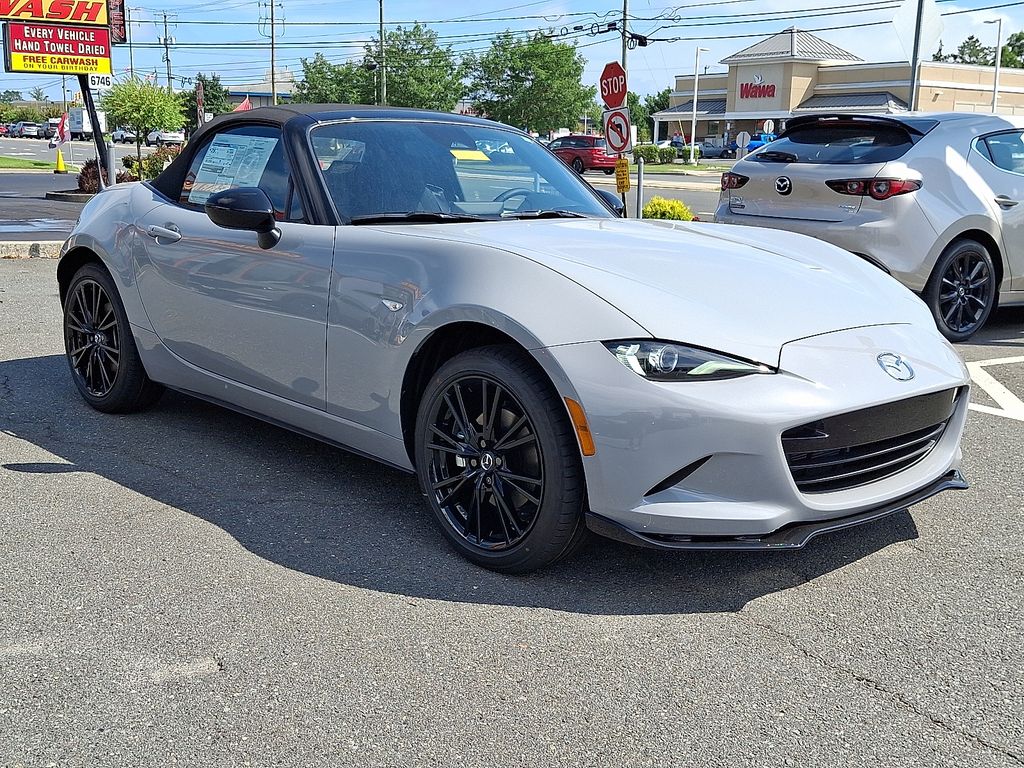 2025 Mazda MX-5 Miata Miata photo 2