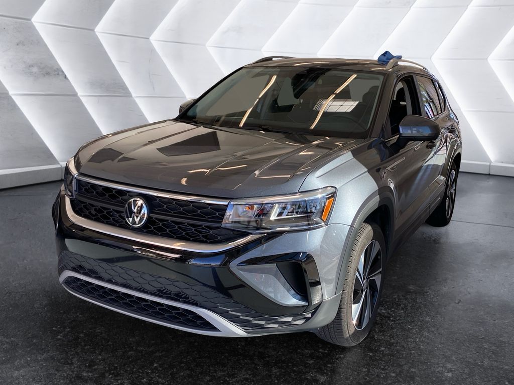 2024 Volkswagen Taos SE photo 3