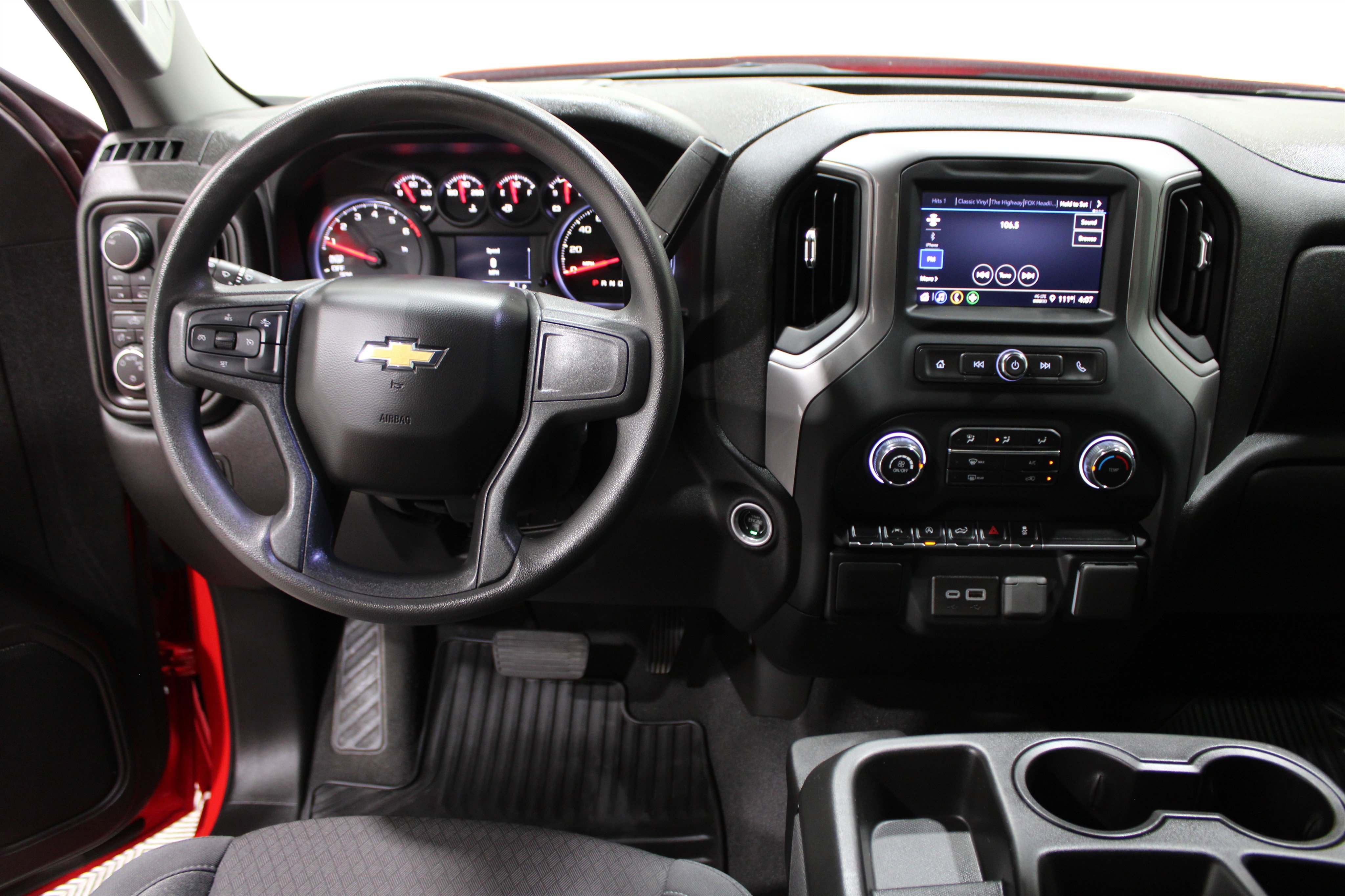 2024 Chevrolet Silverado 1500 Custom photo 2
