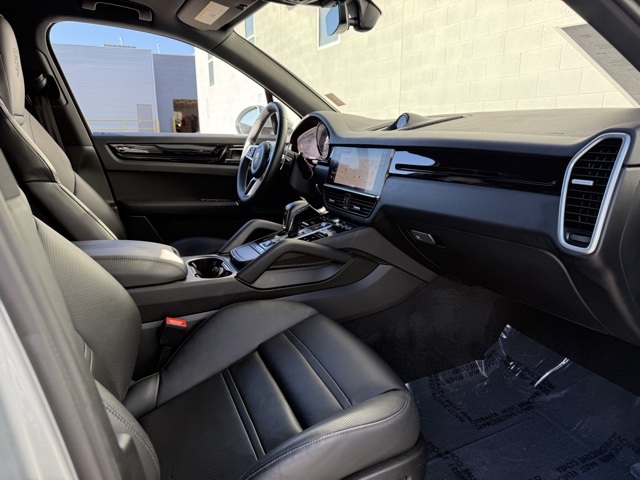 2023 Porsche Cayenne Base photo 17