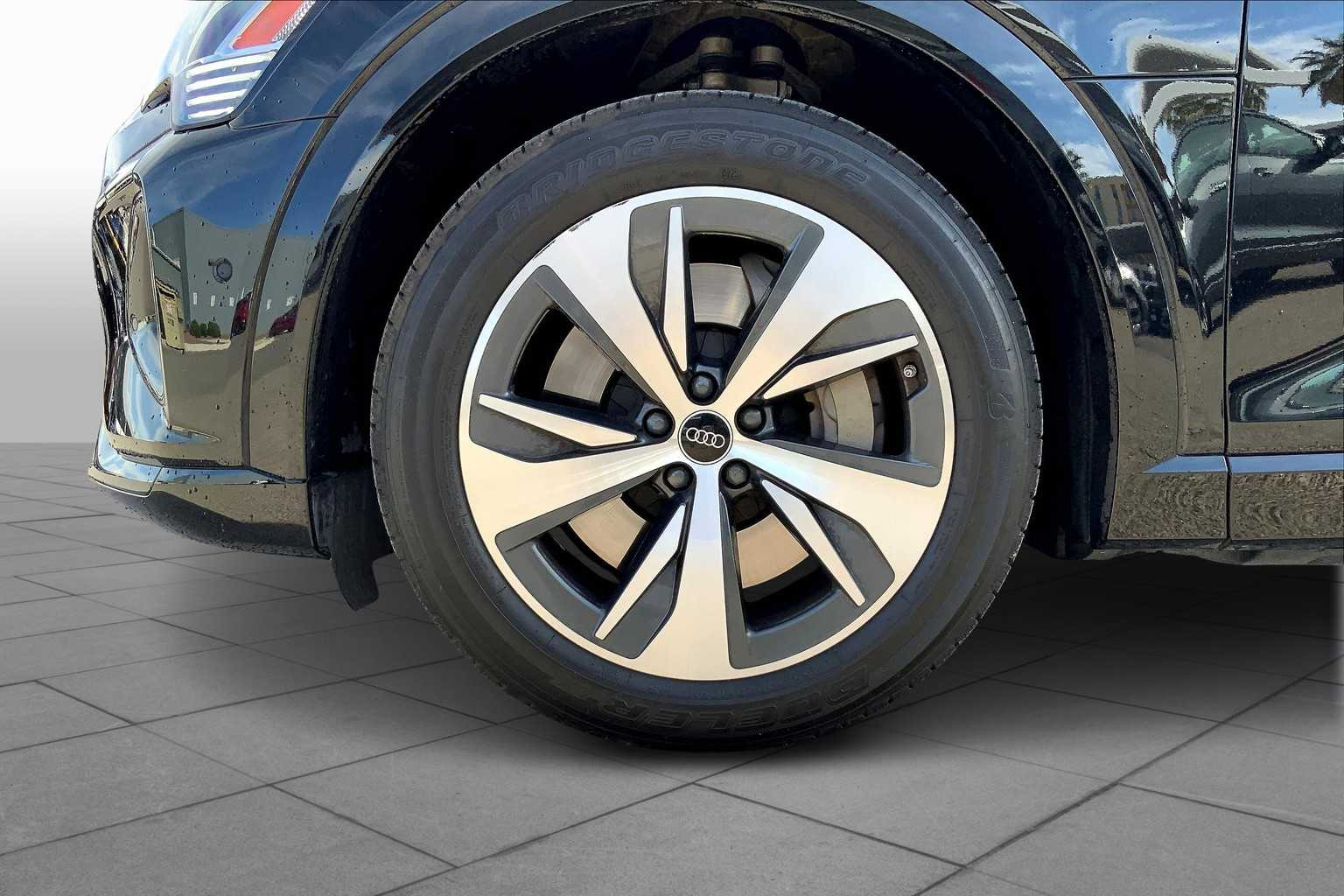 2024 Audi Q8 E-tron Premium Plus photo 7